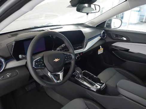 New 2026 Chevrolet Trax LT w/ Driver Confidence Package FWD image 2