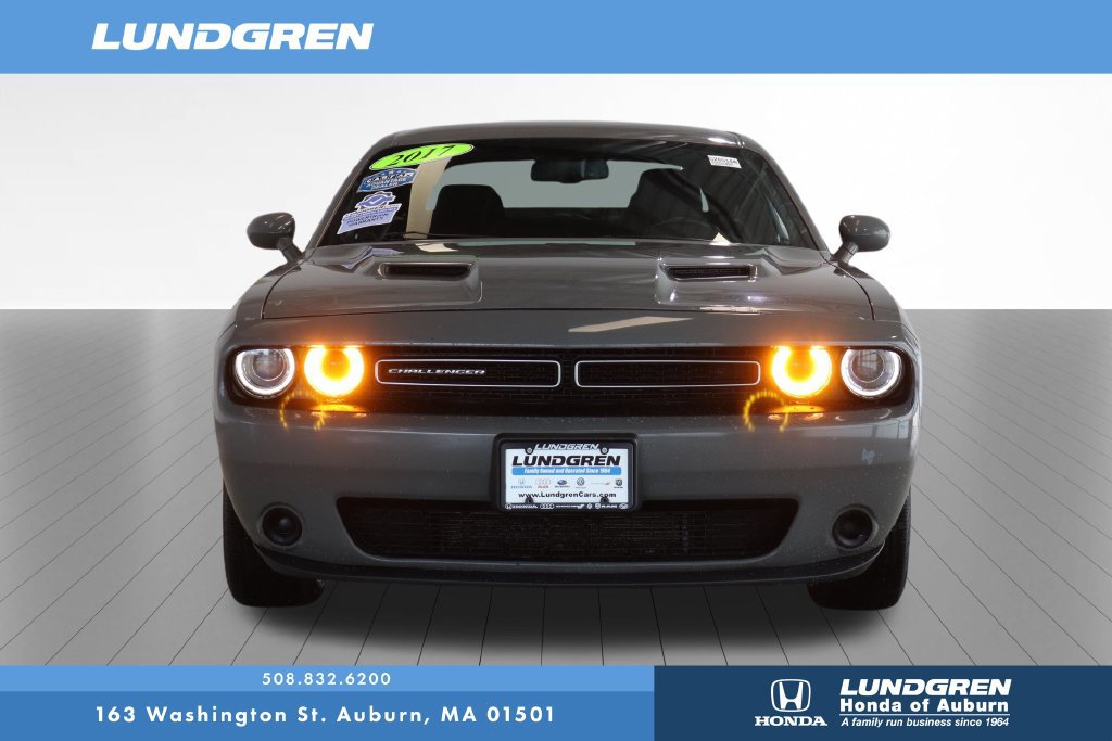 Used 2017 Dodge Challenger SXT RWD image 2