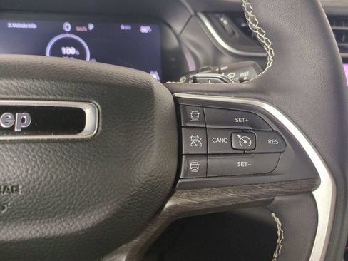 Used 2025 Jeep Grand Cherokee Limited AWD/4WD image 34