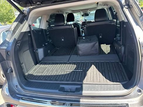 Used 2022 Toyota Highlander Platinum AWD/4WD image 8