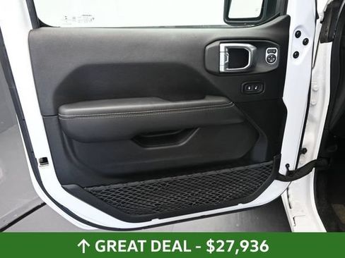 Used 2023 Jeep Wrangler Unlimited Sahara AWD/4WD image 18