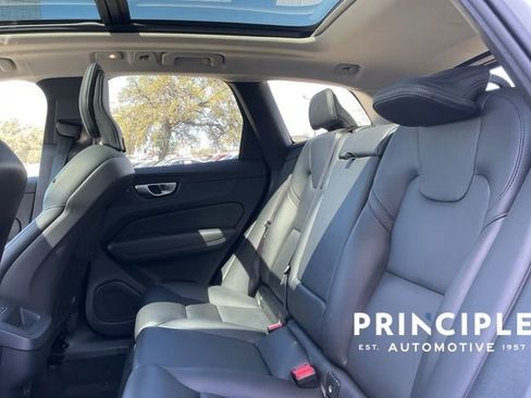 Certified 2025 Volvo XC60 B5 Core image 32