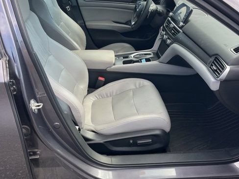 Used 2018 Honda Accord Touring image 10