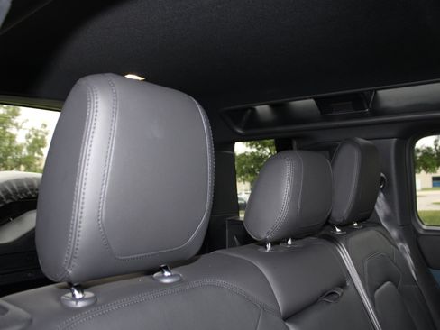 Used 2024 Land Rover Defender 110 S image 46