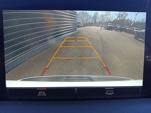 Used 2024 GMC Yukon XL SLT image 23