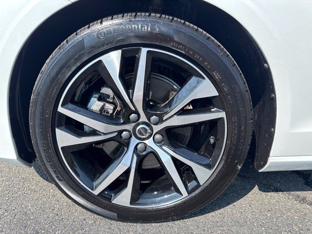 Used 2025 Volvo S60 B5 Core AWD/4WD image 9