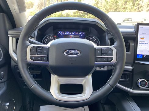 Used 2024 Ford Expedition Max XLT image 19
