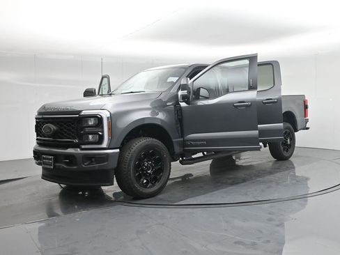 New 2026 Ford F250 Lariat w/ Black Appearance Package image 28