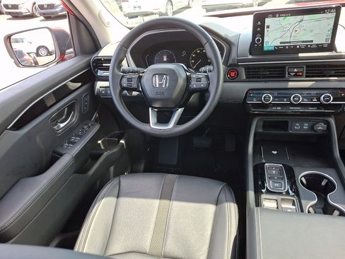 Used 2025 Honda Pilot Touring image 10