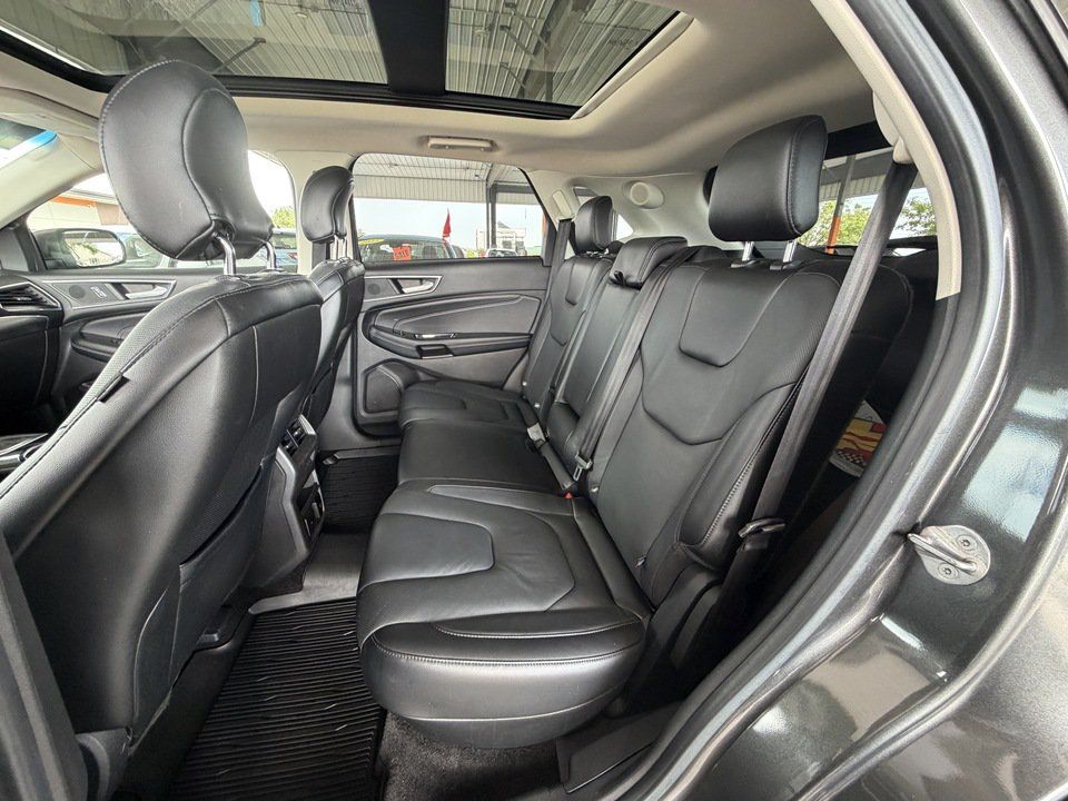 Used 2017 Ford Edge Titanium w/ Equipment Group 301A AWD/4WD image 28
