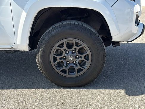 Used 2018 Toyota Tacoma SR5 image 27