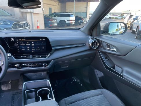 Used 2025 Chevrolet Equinox LT image 34