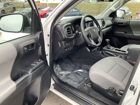 Used 2022 Toyota Tacoma SR image 9