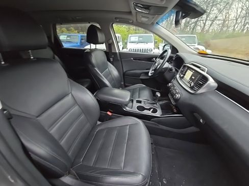 Used 2018 Kia Sorento SX image 17