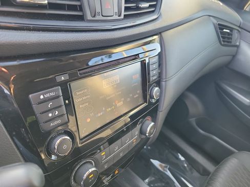 Used 2019 Nissan Rogue S w/ Special Edition Package FWD image 28