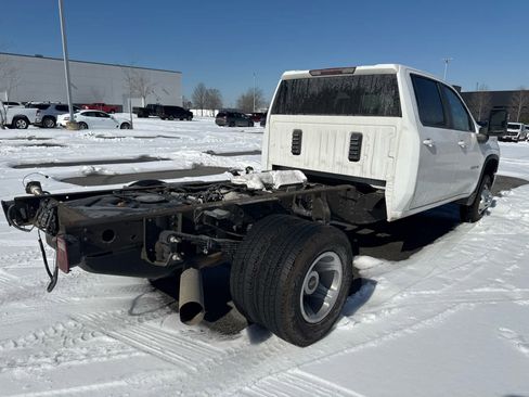 Used 2023 Chevrolet Silverado 3500 LT w/ Remote Start Package image 3