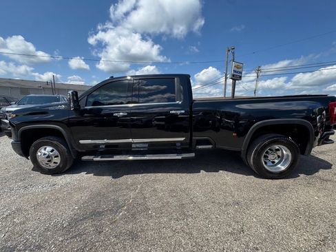 Used 2025 Chevrolet Silverado 3500 High Country w/ Technology Package AWD/4WD image 3