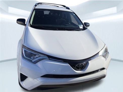 Used 2018 Toyota RAV4 LE image 4