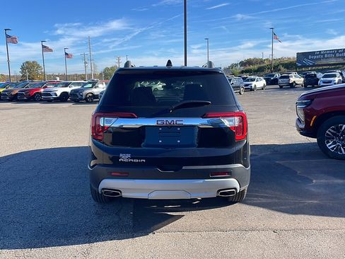Used 2023 GMC Acadia SLE w/ Driver Convenience Package image 5
