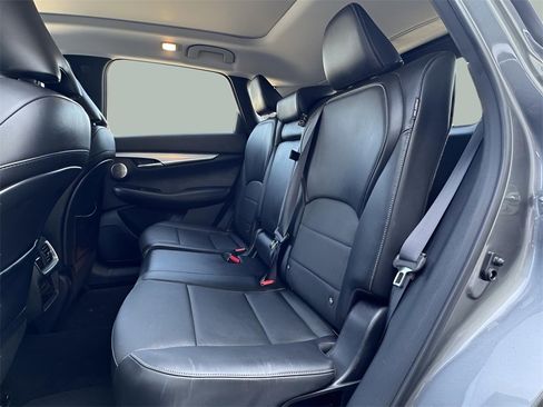 Used 2022 INFINITI QX50 Essential image 12