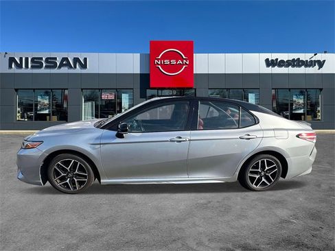 Used 2018 Toyota Camry XSE image 7