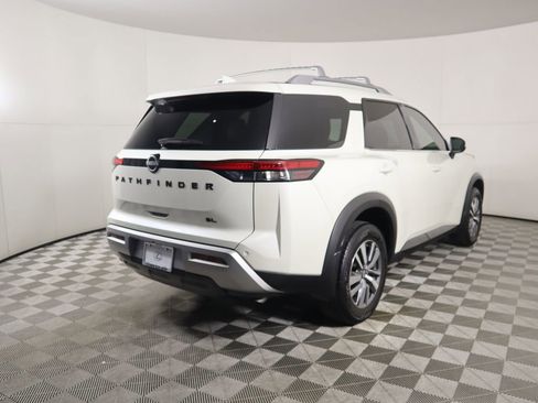 Used 2024 Nissan Pathfinder SL w/ Black Appearance Package image 5