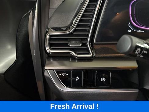 Used 2024 Kia Sportage EX FWD image 9