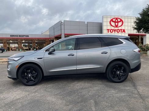Used 2024 Buick Enclave Essence w/ Experience Buick Package FWD image 8