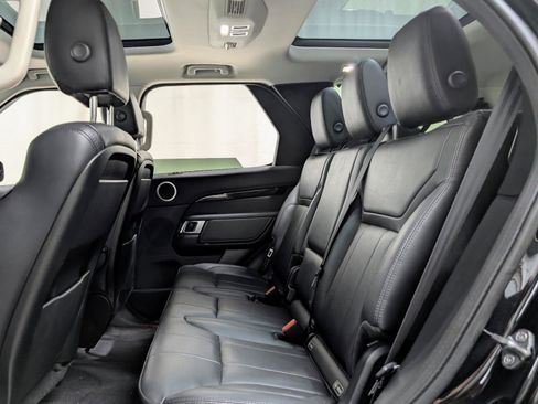 Used 2019 Land Rover Discovery SE AWD/4WD image 18