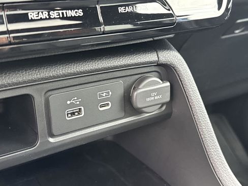 Used 2025 Honda Pilot TrailSport image 26