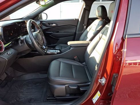 Certified 2024 Chevrolet Trax RS w/ Sunroof Package FWD image 14