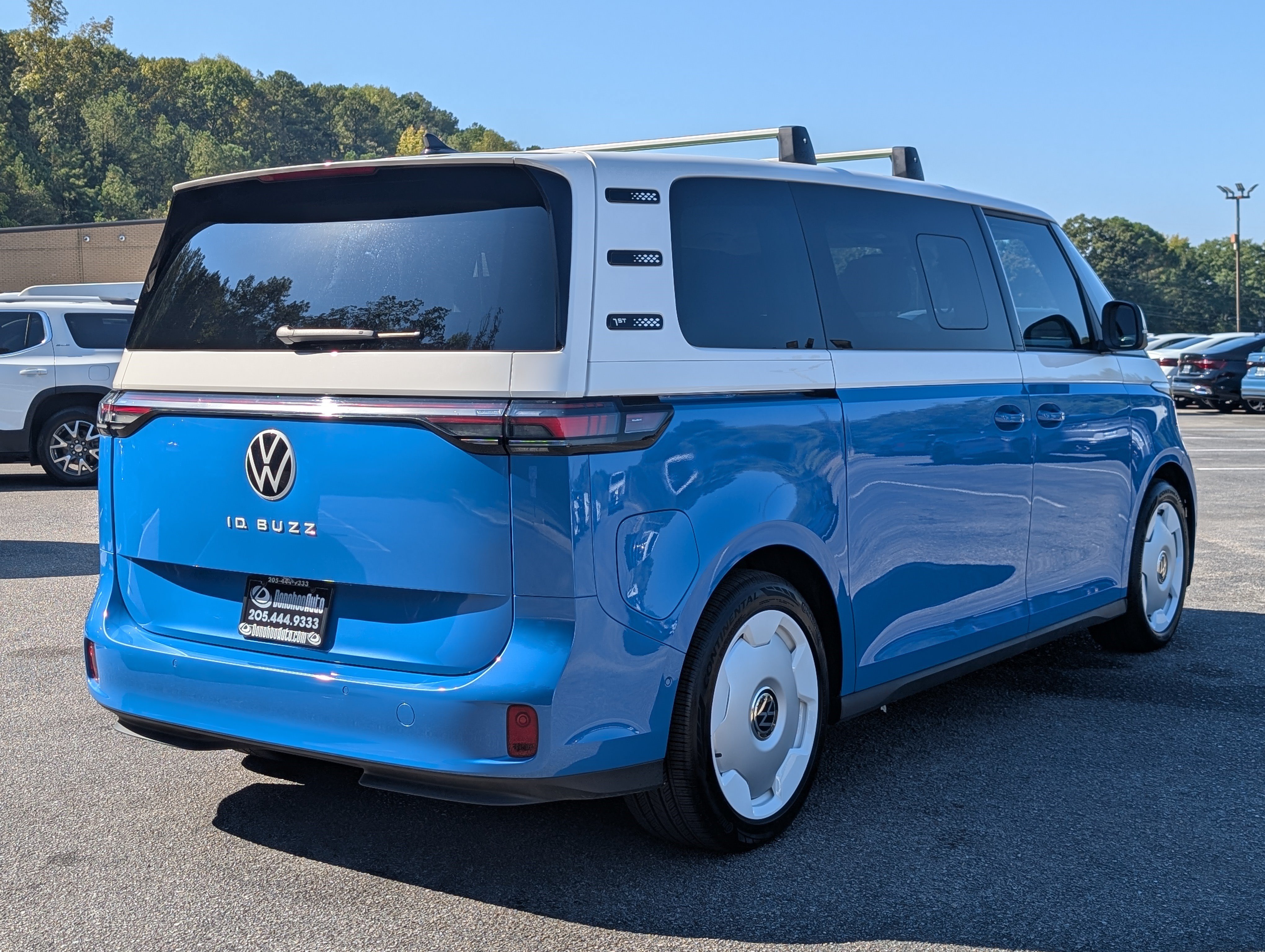 Used 2025 Volkswagen ID. Buzz 1st Edition RWD image 9