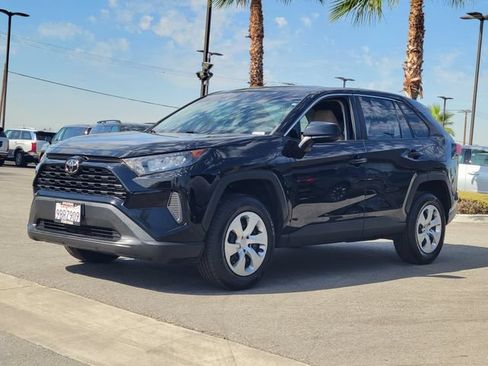 Used 2022 Toyota RAV4 LE AWD/4WD image 2
