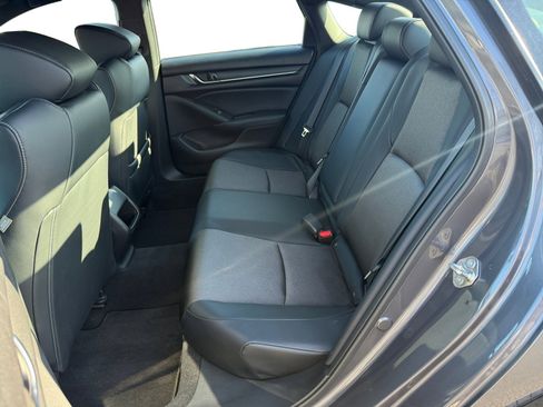 Used 2018 Honda Accord Sport image 16