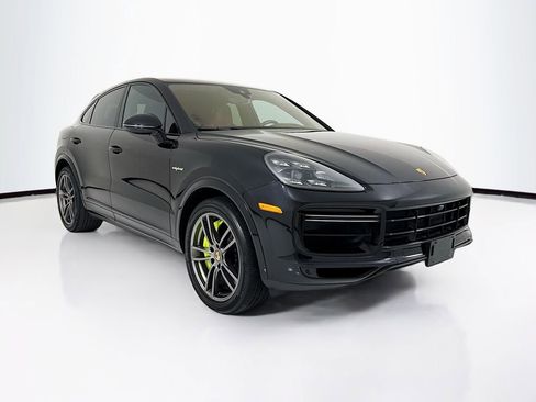 Certified 2021 Porsche Cayenne Turbo S AWD/4WD image 7