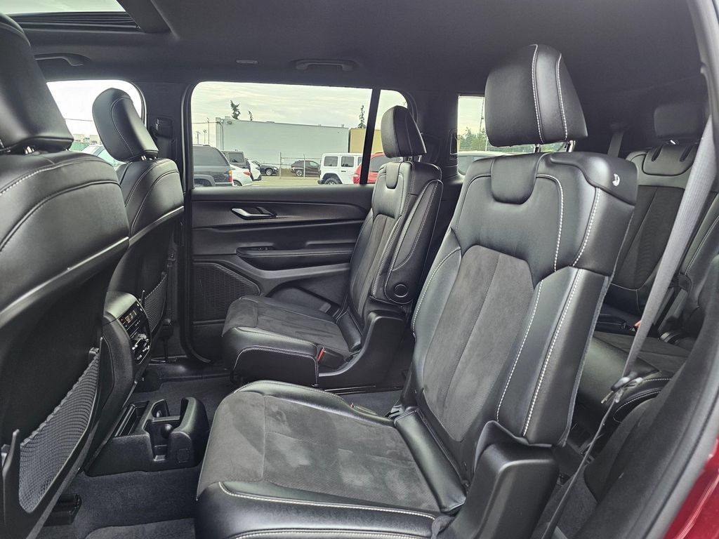 Used 2023 Jeep Grand Cherokee L Laredo AWD/4WD image 17