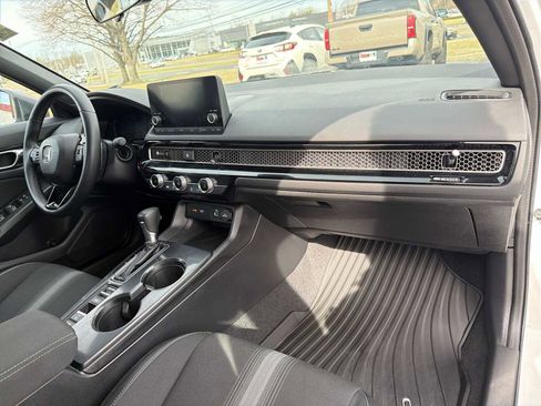 Used 2023 Honda Civic Sport image 16