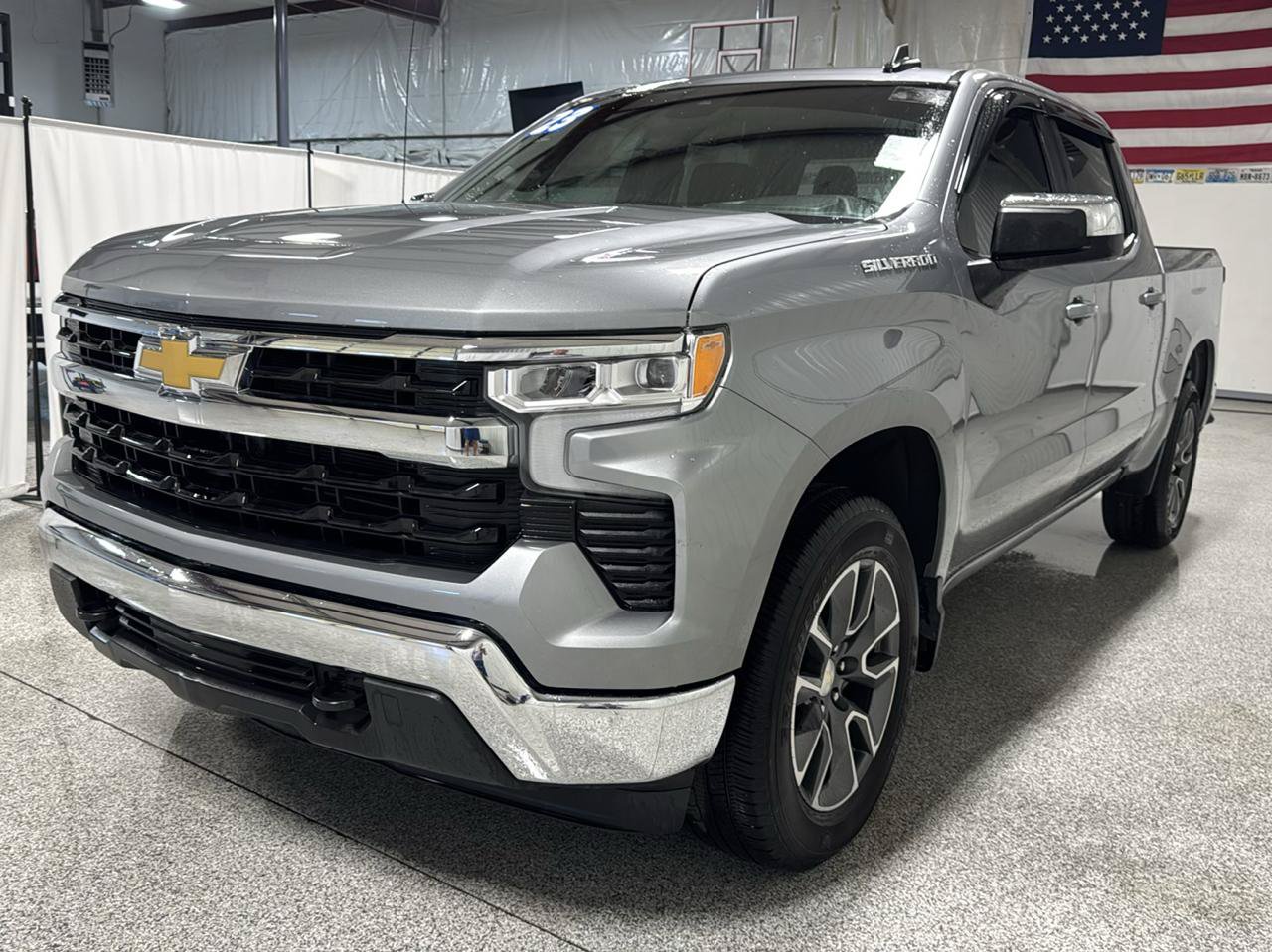 Used 2023 Chevrolet Silverado 1500 LT AWD/4WD image 5