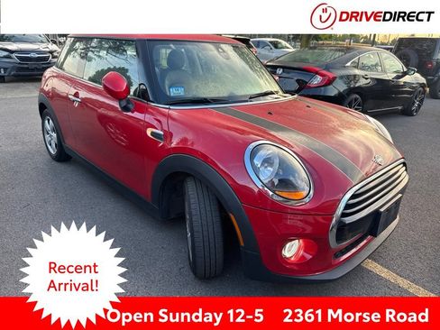 Used 2021 MINI Cooper 2-Door Hardtop FWD image 1