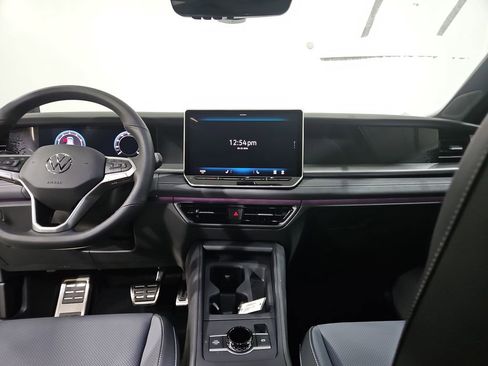 New 2026 Volkswagen Tiguan SE R-Line FWD image 17