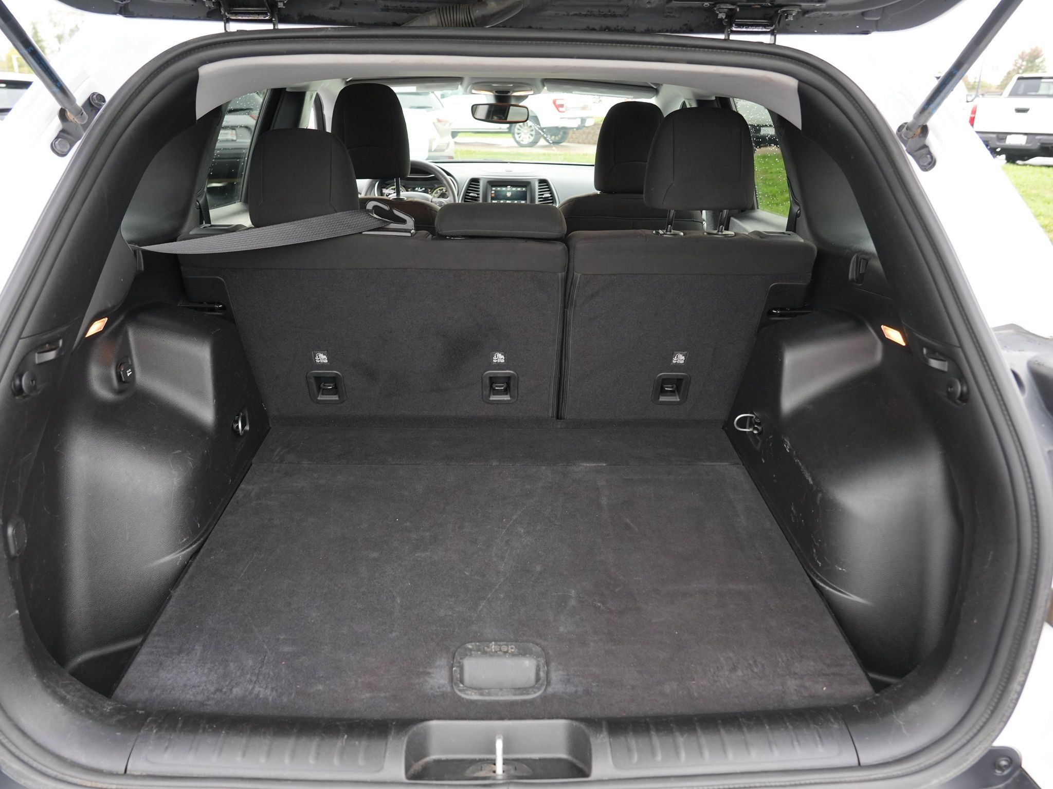 Used 2021 Jeep Cherokee Latitude AWD/4WD image 28