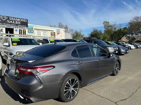 Used 2019 Toyota Camry SE w/ Convenience Package image 6