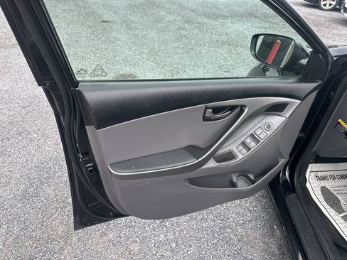 Used 2013 Hyundai Elantra Limited w/ Technology Pkg FWD image 9