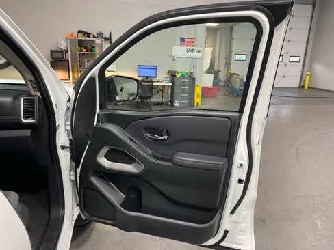 Used 2024 Nissan Frontier SV w/ Technology Package image 26