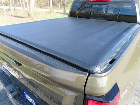 Used 2023 Chevrolet Colorado LT w/ LT Convenience Package II AWD/4WD image 13