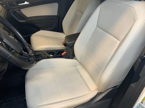 Used 2018 Volkswagen Tiguan SE w/ Panoramic Sunroof Package AWD/4WD image 12