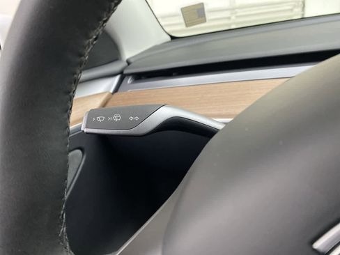 Used 2024 Tesla Model Y Performance image 21