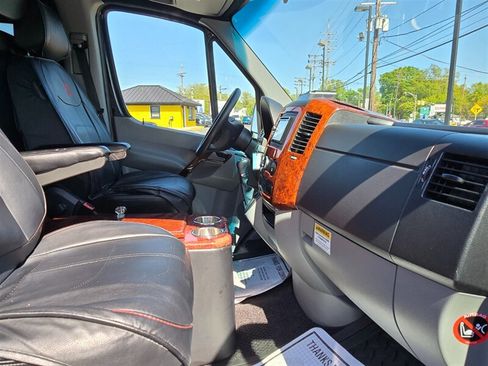 Used 2014 Mercedes-Benz Sprinter 2500 image 23