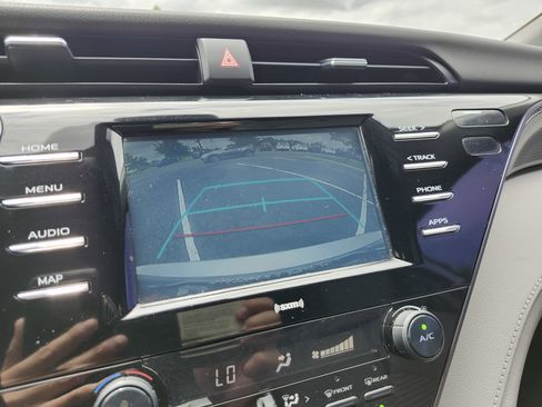 Used 2020 Toyota Camry SE FWD image 4