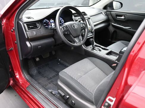 Used 2017 Toyota Camry LE image 2